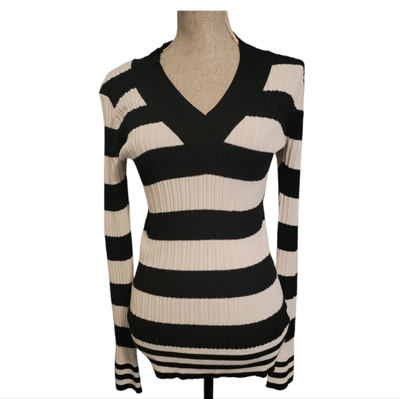Energie Sweaters - ENERGIE Black and White Sweater Sz XL Juniors